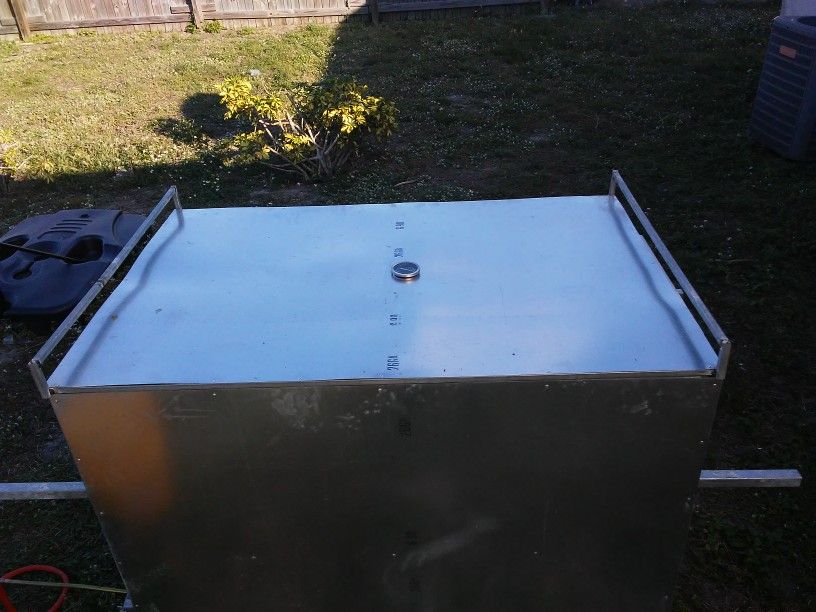 Horno para asar puercos. Usa gas propano. No carbon
