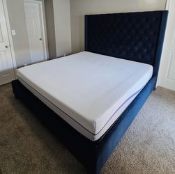 Rooms To Go King Navy Blue Tufted Bed Frame (Bunkie Boards Included)