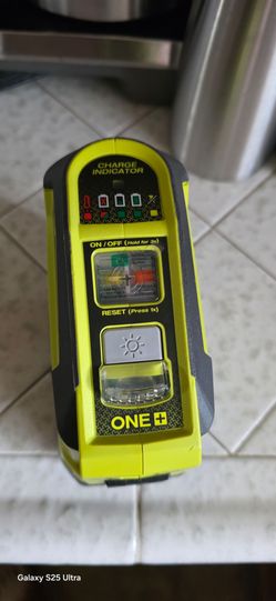 Ryobi 18V ONE+ Power Inverter (150W) + 2Ah Battery