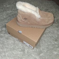UGG woman's 9