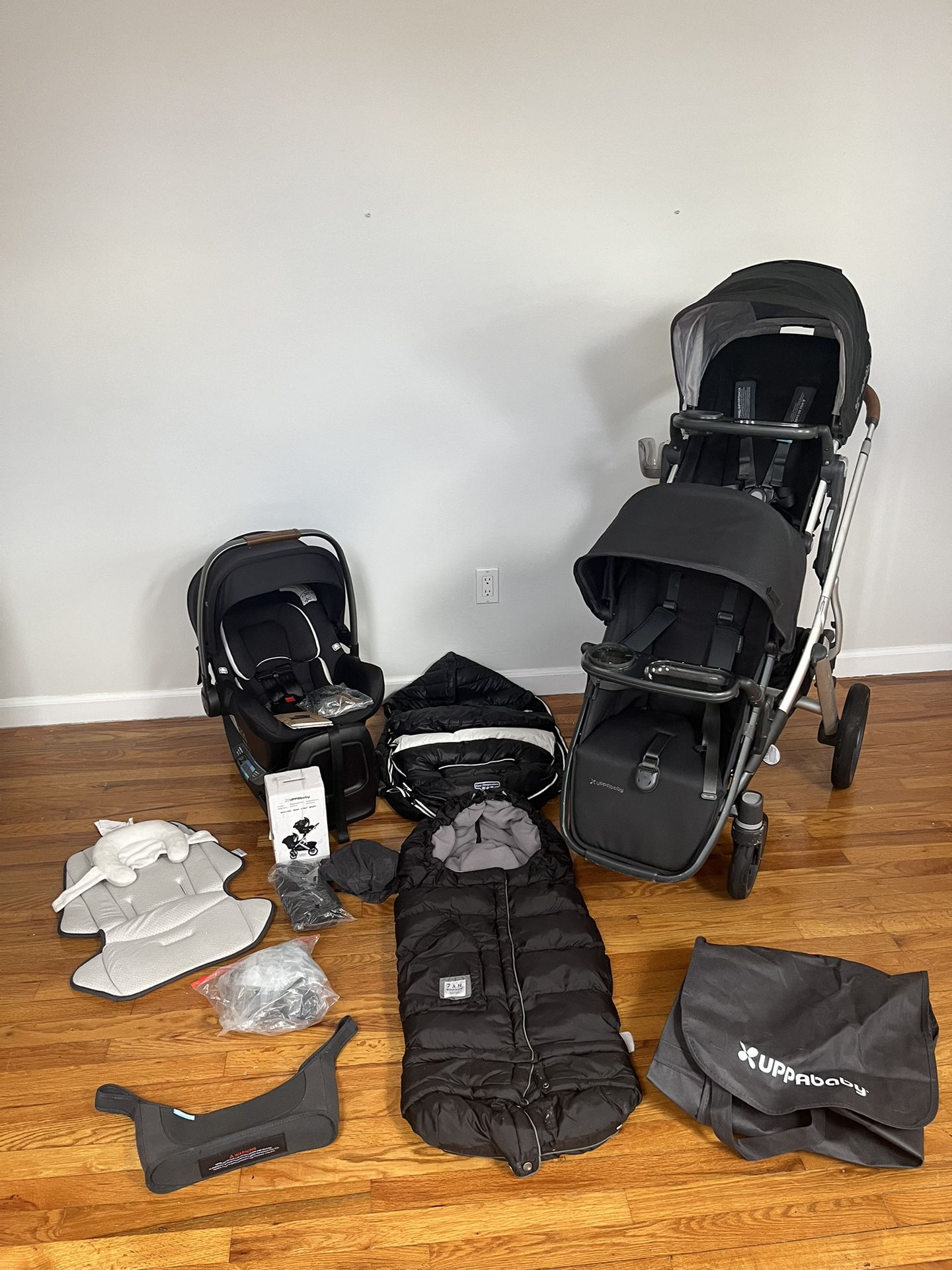 Uppababy Vista Stroller & Nuna Pipa infant car seat bundle W / Accessories 