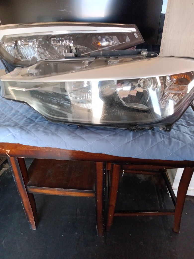 2016 BMW 328i Driver's Side Headlight Assembly
