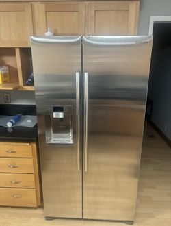 Fridge For Sale - Samsung RS27T5200