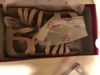 New sandals size 8 the color it’s blush