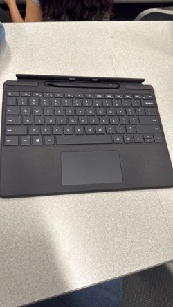 Surface pro signature keyboard and slim pen 2