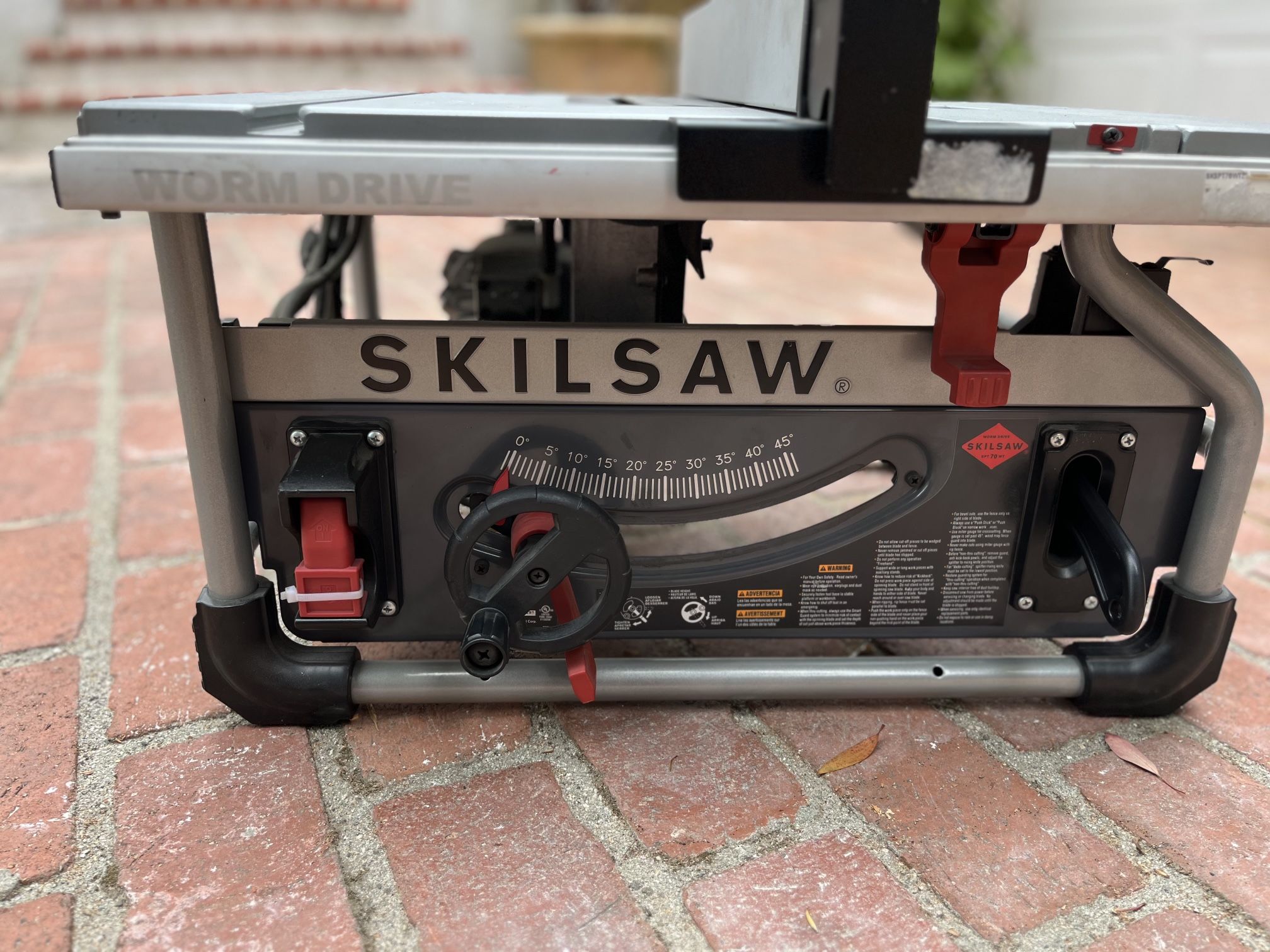Table Sam , Skilsaw