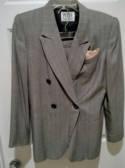Gray Woman Skirt Suit