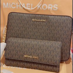 Brand New!!! 💯 Authentic!!!! Michael Kors Crossbody Purse With A Matching Wristlet Wallet 