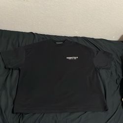 Essential Black/white Shirt