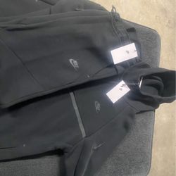 men’s nike tech outfit 