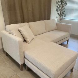 Sectional Couch - (Like NEW)