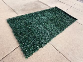 Screenguard 48in H x 8ft L Faux Green Boxwood Privacy Screen with Natural Appearance