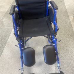 Brand New wheelchair with adjustable Footrest 