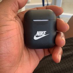 1st Generation Apple Air Pods 