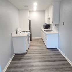 NEWLY RENOVATED 1000 sqft 2beds/ 1ba Gated-Plex Unit