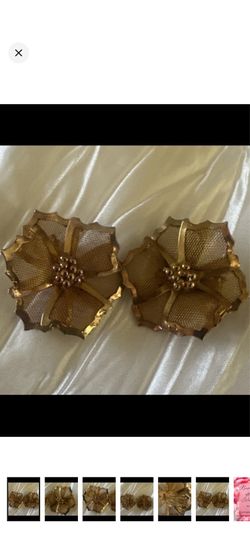 Vintage Bed  Gold-Tone Flower Mesh Clip-On Earrings