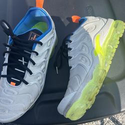 Nike tennis shoes