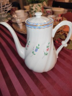 Porcelain Floral Coffee Pot with Lid
