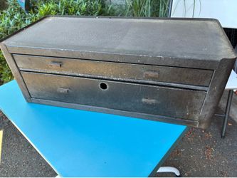 Kennedy Tool Riser / 2 Drawer Center Box Chest 22"