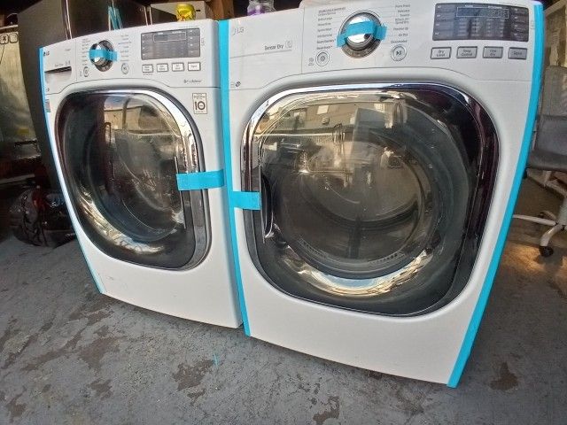 LG Washer And Dryer Set In Good Condition Like New