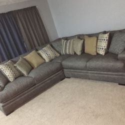Heavy Cindy Crawford sectional couch w/ pillows 10’ By 10’ 