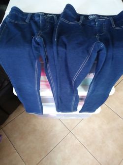 Girls jeggings size 8 ,4 dollars each