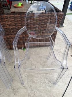 Clear acrylic chair (4)