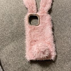 My little sister wants to sell her phone case open cells
