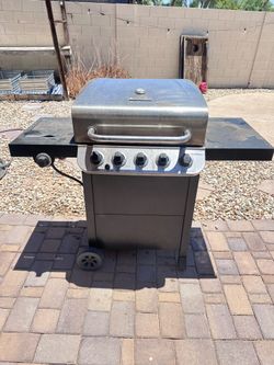 Gas grill. No tank.