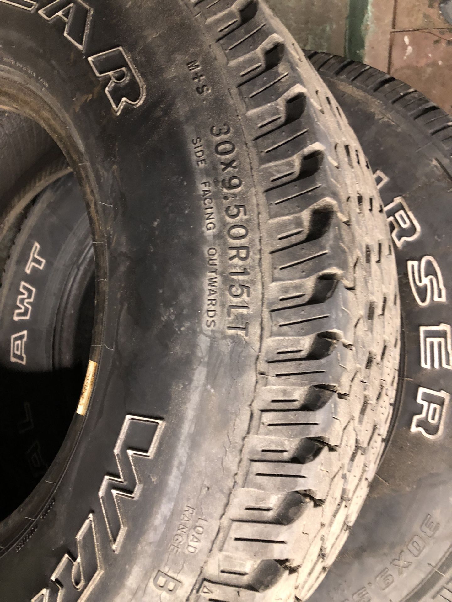 3 Tires 30/9.50/15