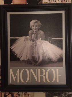 Marilyn Monroe picture w/ frame