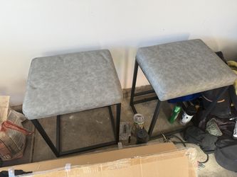 2 Bar Stools 
