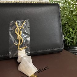 Saint Laurent Kate Magnetic Closure