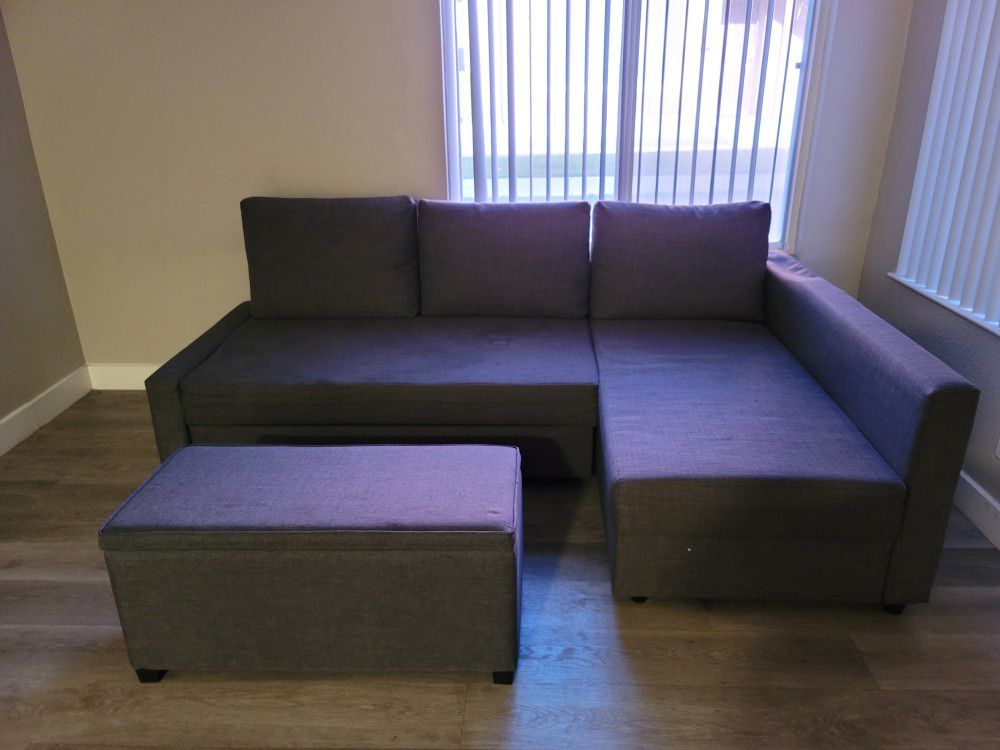 Couches / Pull Out Bed 