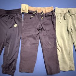 3-piece Lot of boys (Size 2 years/24 M) joggers in navy blue and light green Nike’s new, with