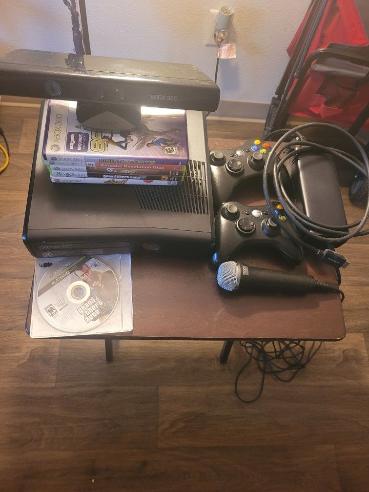 Xbox 360 s console with kinect