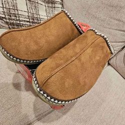 New mens size 12 indoor/outdoor footwear