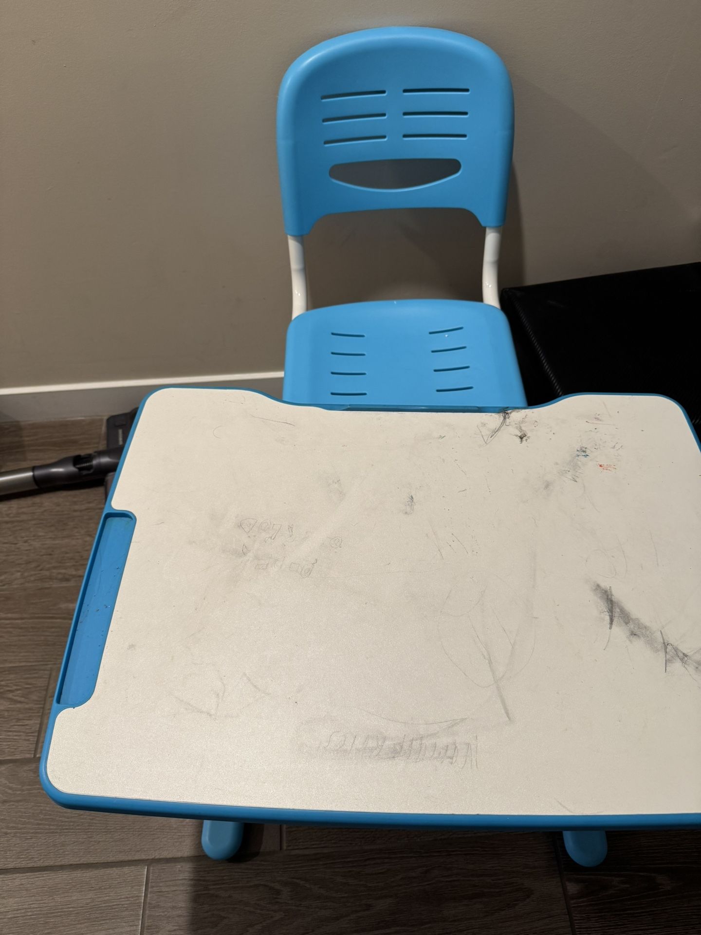 Kids Table and Chair