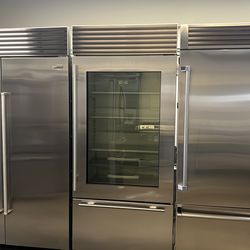 SUB ZERO 36”WIDE BUILT GLASS VIEW BOTTOM FREEZER