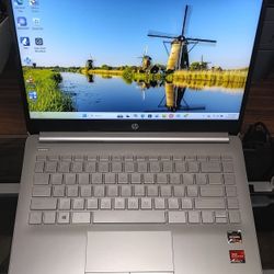 HP LAPTOP MODEL 14-DK1032WM AMD RYZEN 3 3250U WITH RADEON GRAPHICS LIKE NEW!