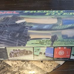 New vintage 1990 Lionel Freight Flyer Steam Train Set O27 Gauge 9-1687