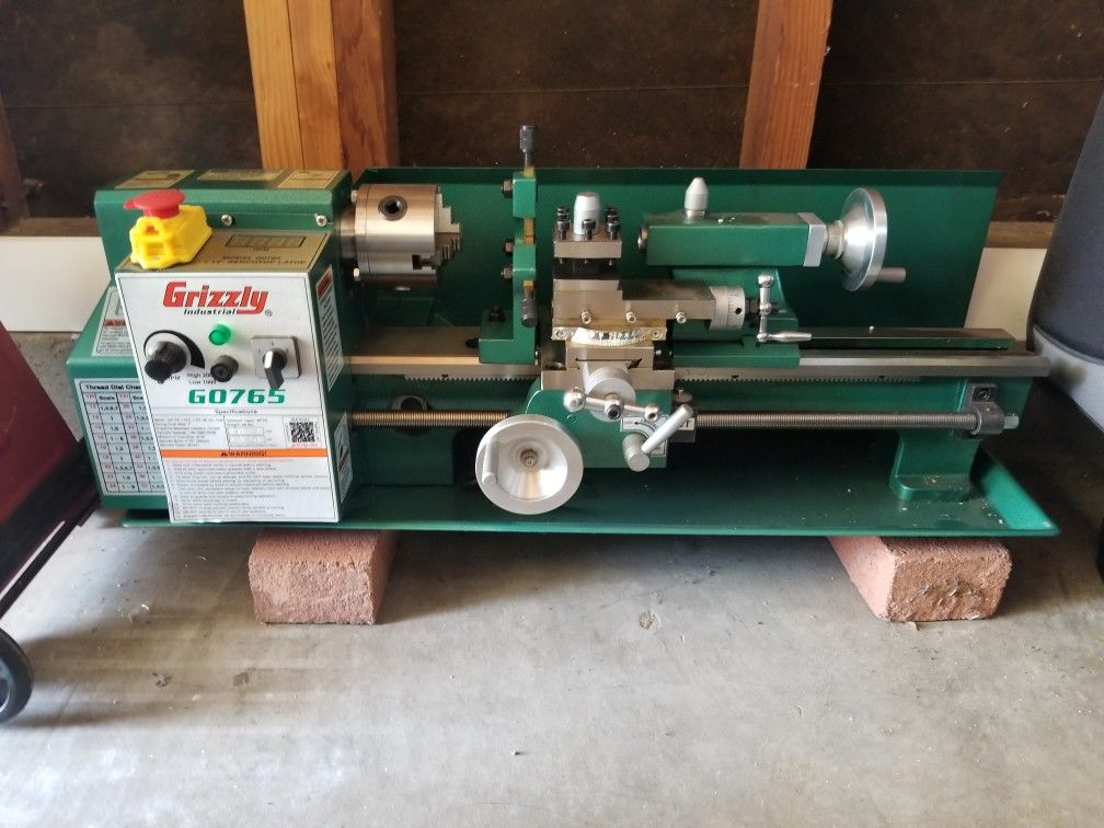 Grizzly G0765 - 7" X 14" Variable-Speed Benchtop Lathe