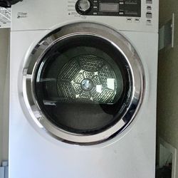 Lightly Used GE 7.0 cu. ft. capacity Gas Dryer With Steam GFDS140GDOWW