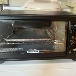 Black & Decker 4-Slice Toast-R-Oven & Broiler