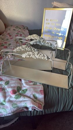 Set off 4 metal shelf gold color