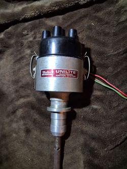 Mallory unilite electronic ignition distributer ((contact info removed))with a black cap an aluminum body and a 3 wire hookup