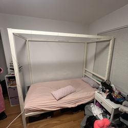 Mifflinville Canopy Bed