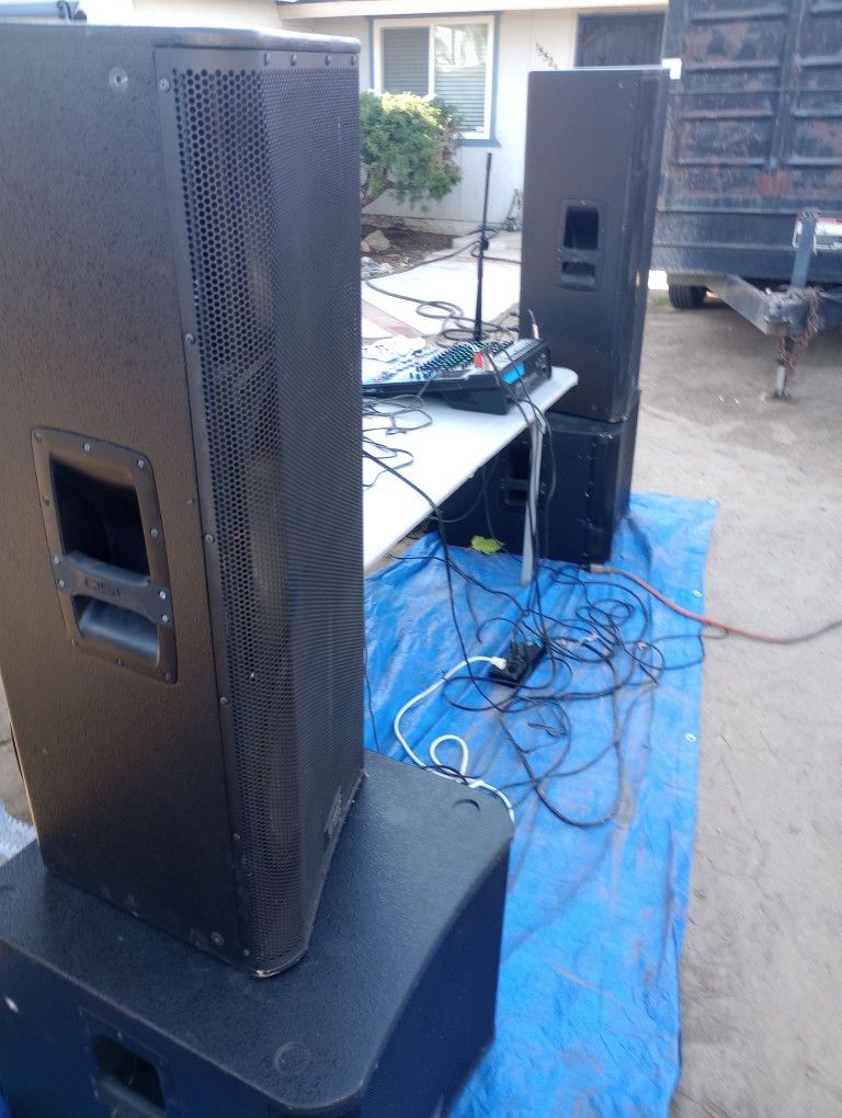 Qsc . Speakers