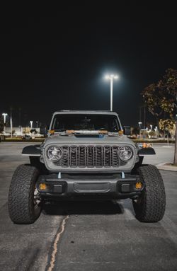 Sting Grey Wrangler Gladiator Grille 2024
