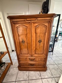 Solid wood cabinet